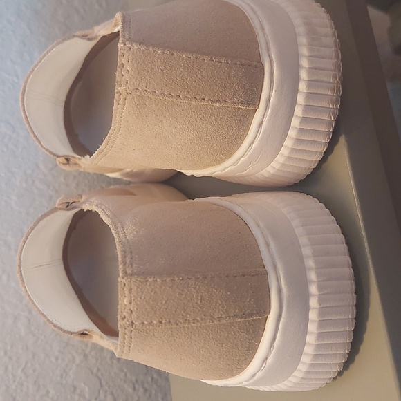 Womens Leather Sofft Slip On Shoes 9.5 - Picture 6 of 8